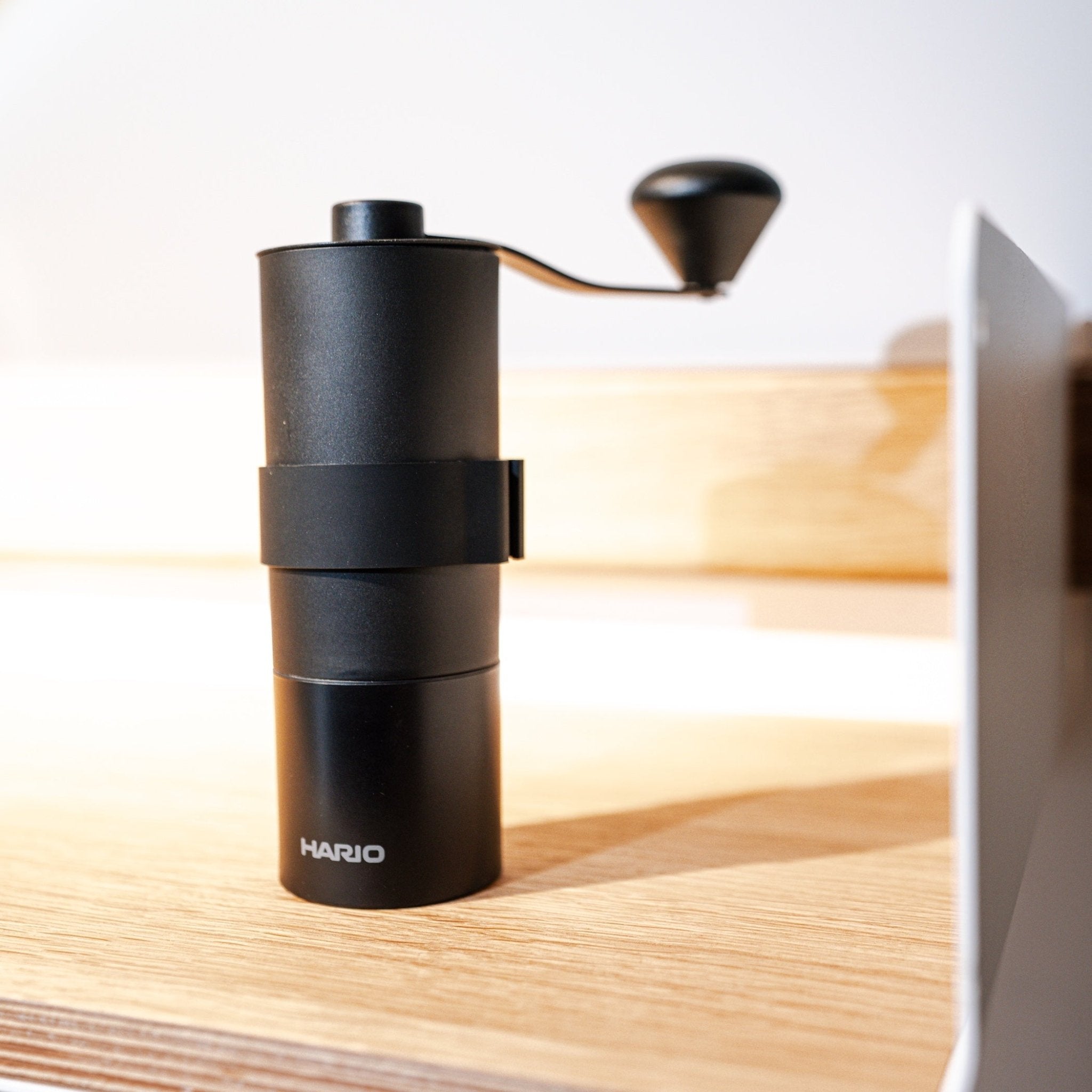 Hario Mini Slim Pro Handmühle - Kaffeefilter - WOKE.UP Kaffeemanufaktur