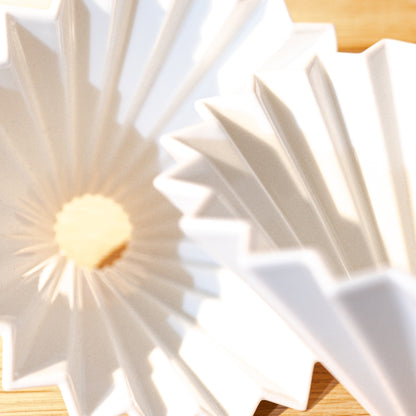Origami Dripper aus Porzellan Größe M - Kaffeefilter - WOKE.UP Kaffeemanufaktur