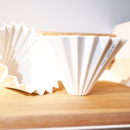 Origami Dripper aus Porzellan Größe M - Kaffeefilter - WOKE.UP Kaffeemanufaktur